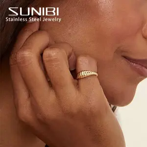 SUNIBI خاتم الفولاذ المقاوم للصدأ للنساء والرجال الاسلوب المناسب الملمس الذيل الكلاسيكية زوجين خواتم هدايا مجوهرات الزفاف بالجملة